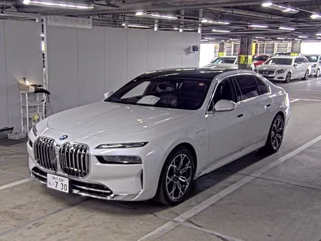 BMW I7