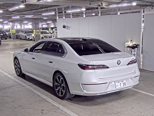 BMW I7