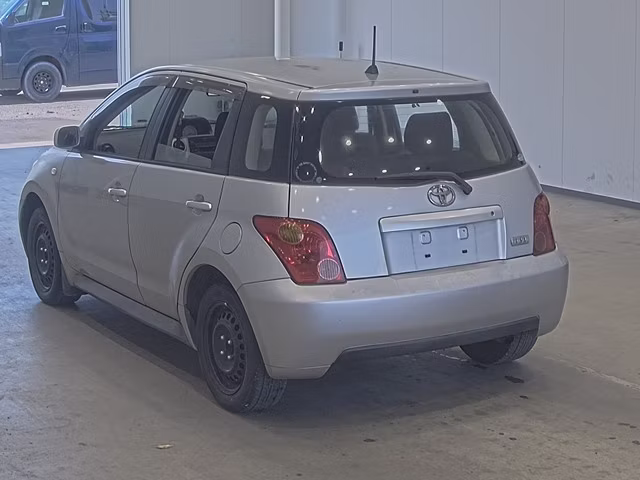 TOYOTA IST