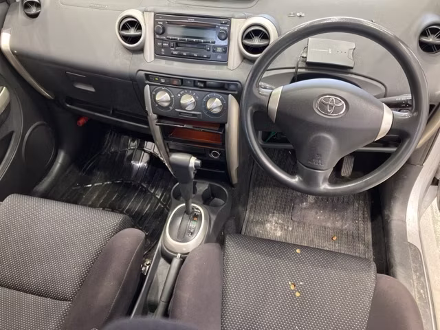 TOYOTA IST