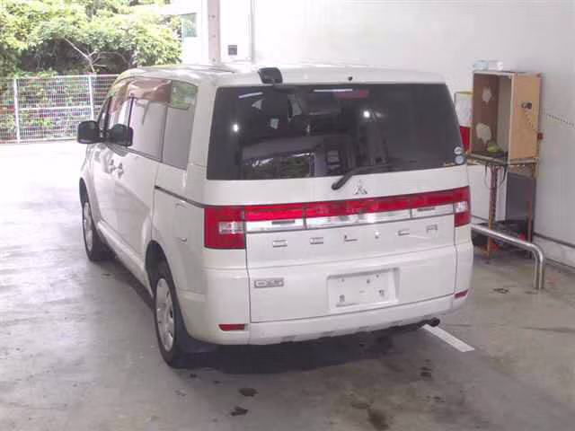 MITSUBISHI DELICA D:5