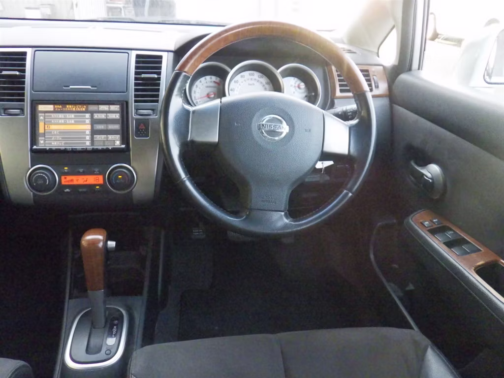 NISSAN TIIDA LATIO