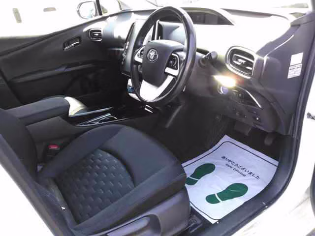 TOYOTA PRIUS PHV