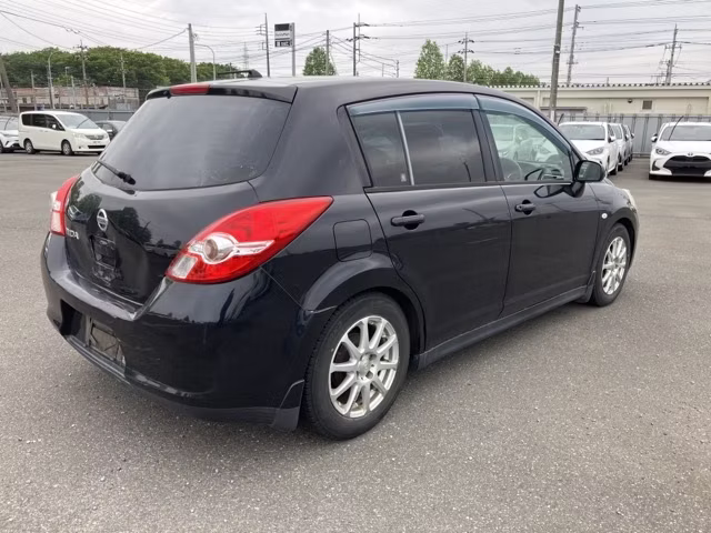 NISSAN TIIDA