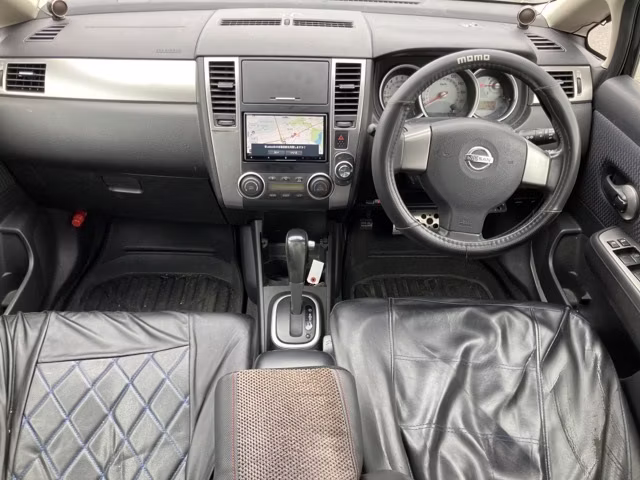 NISSAN TIIDA