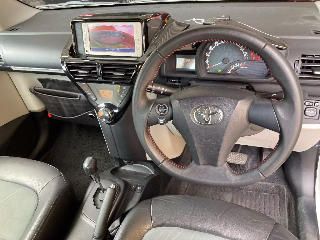TOYOTA IQ