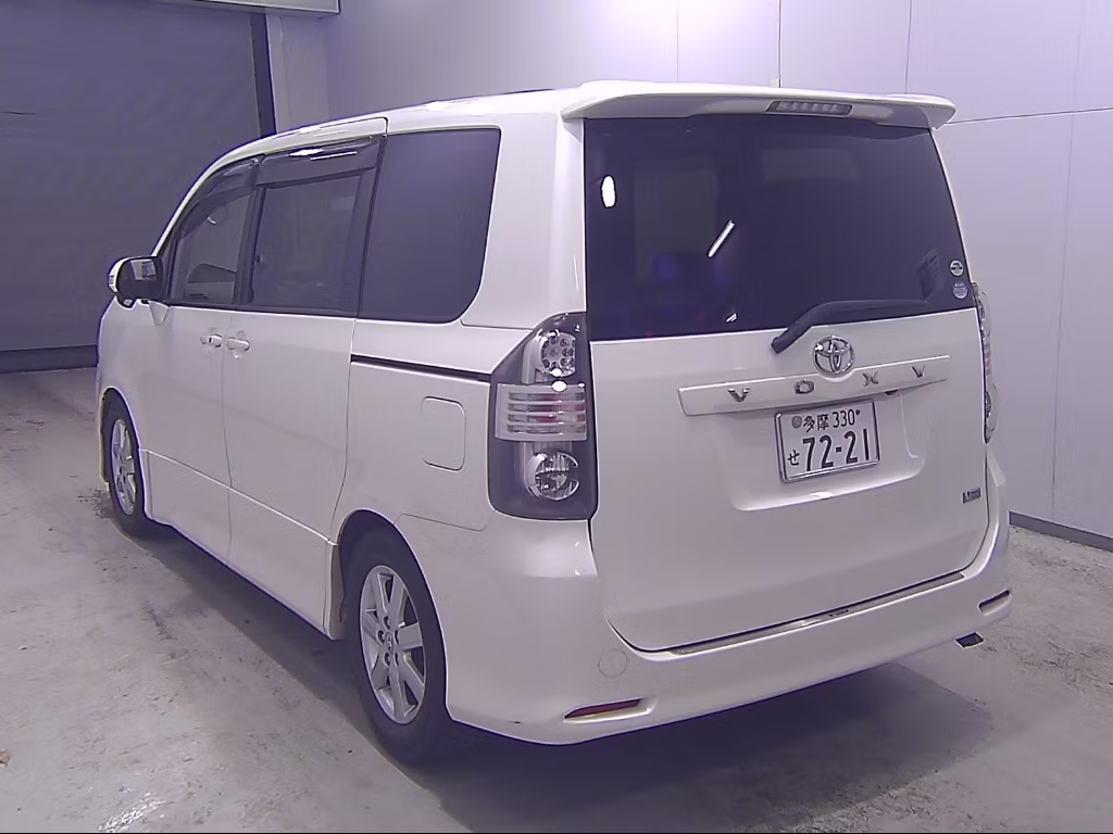 TOYOTA VOXY