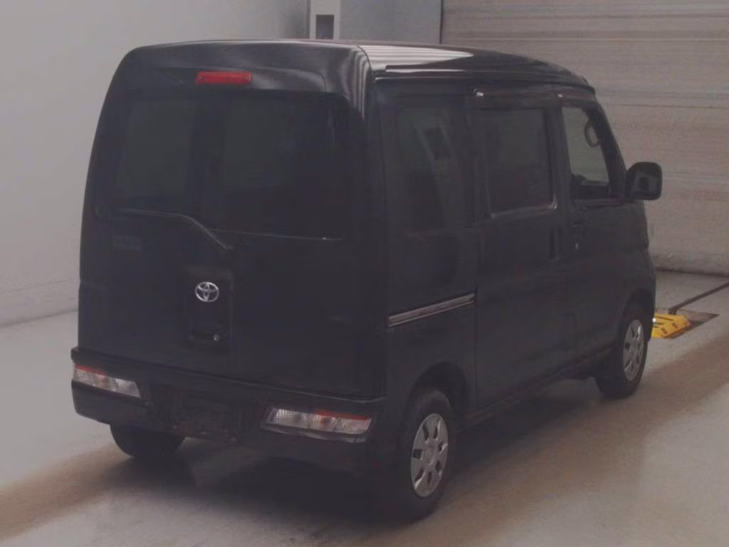 TOYOTA PIXIS VAN