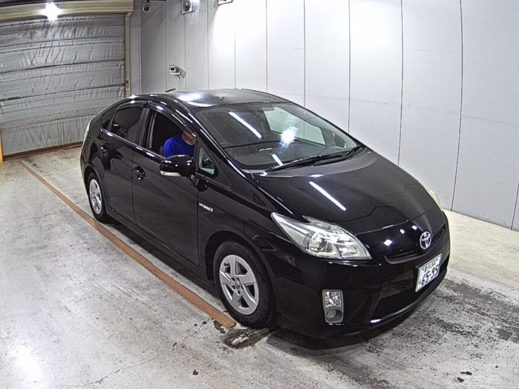 TOYOTA PRIUS