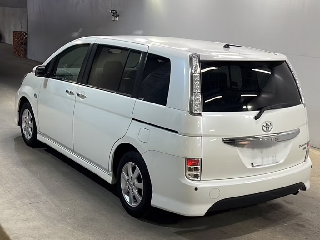 TOYOTA ISIS