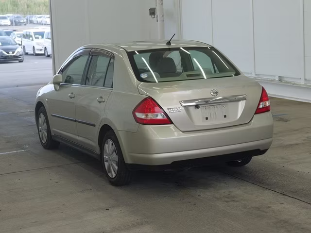NISSAN TIIDA LATIO