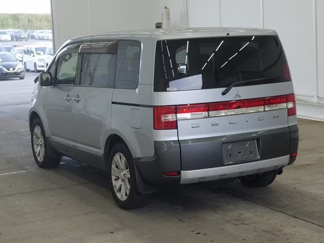 MITSUBISHI DELICA D:5