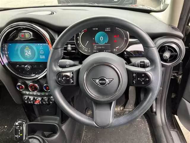 MINI HATCH