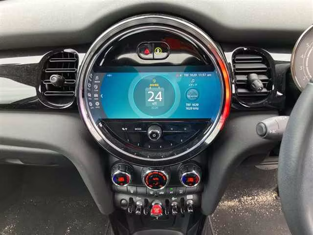 MINI HATCH