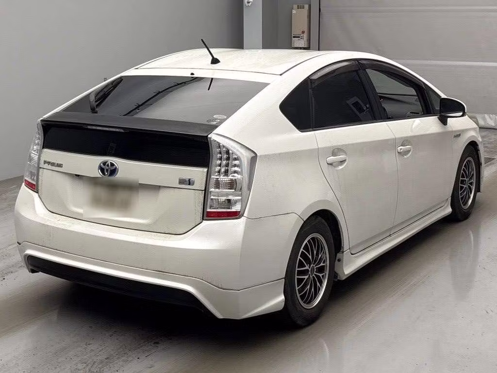 TOYOTA PRIUS