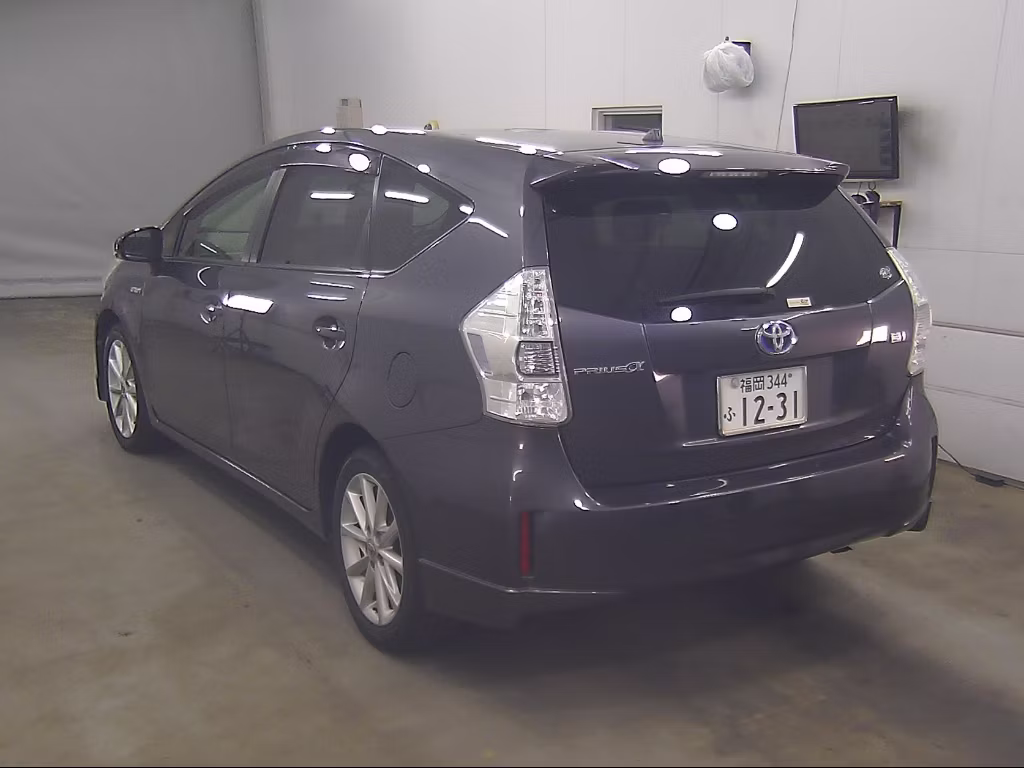 TOYOTA PRIUS ALPHA