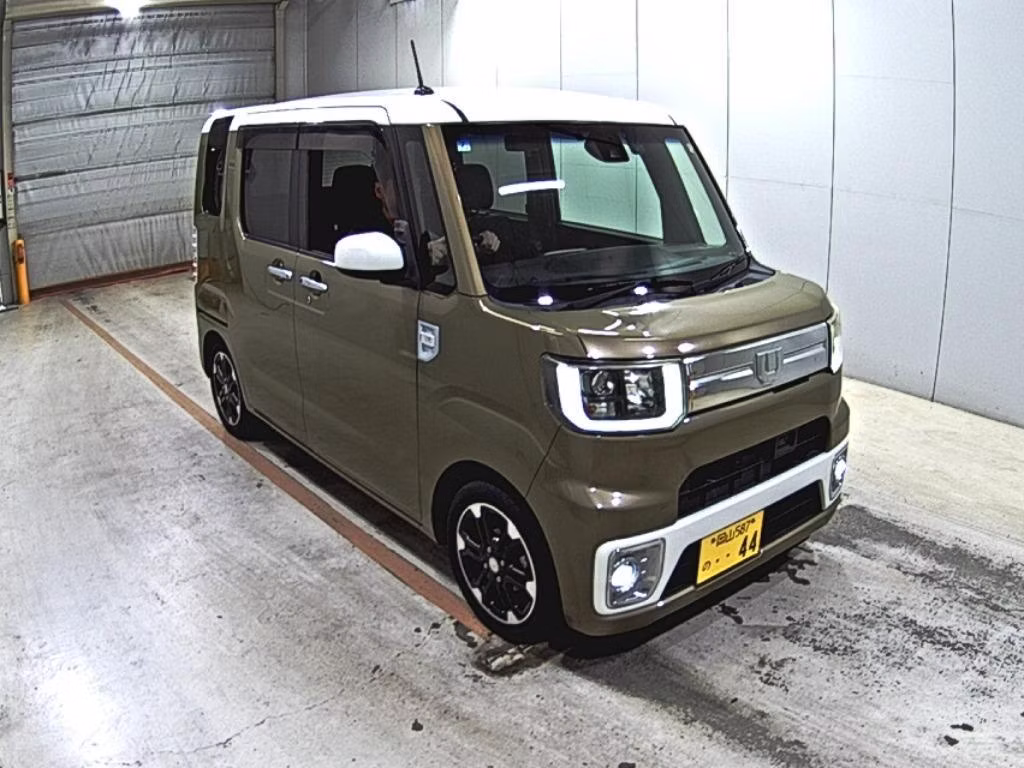 DAIHATSU WAKE