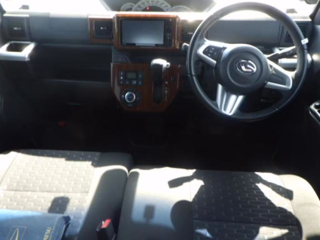 DAIHATSU WAKE