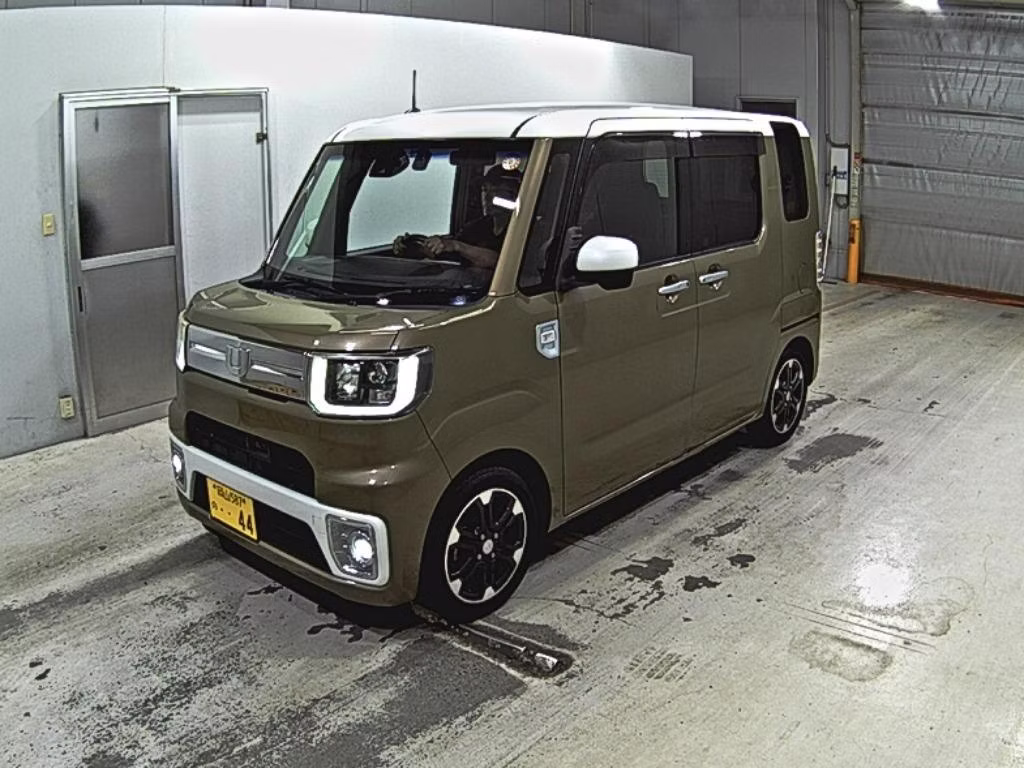 DAIHATSU WAKE