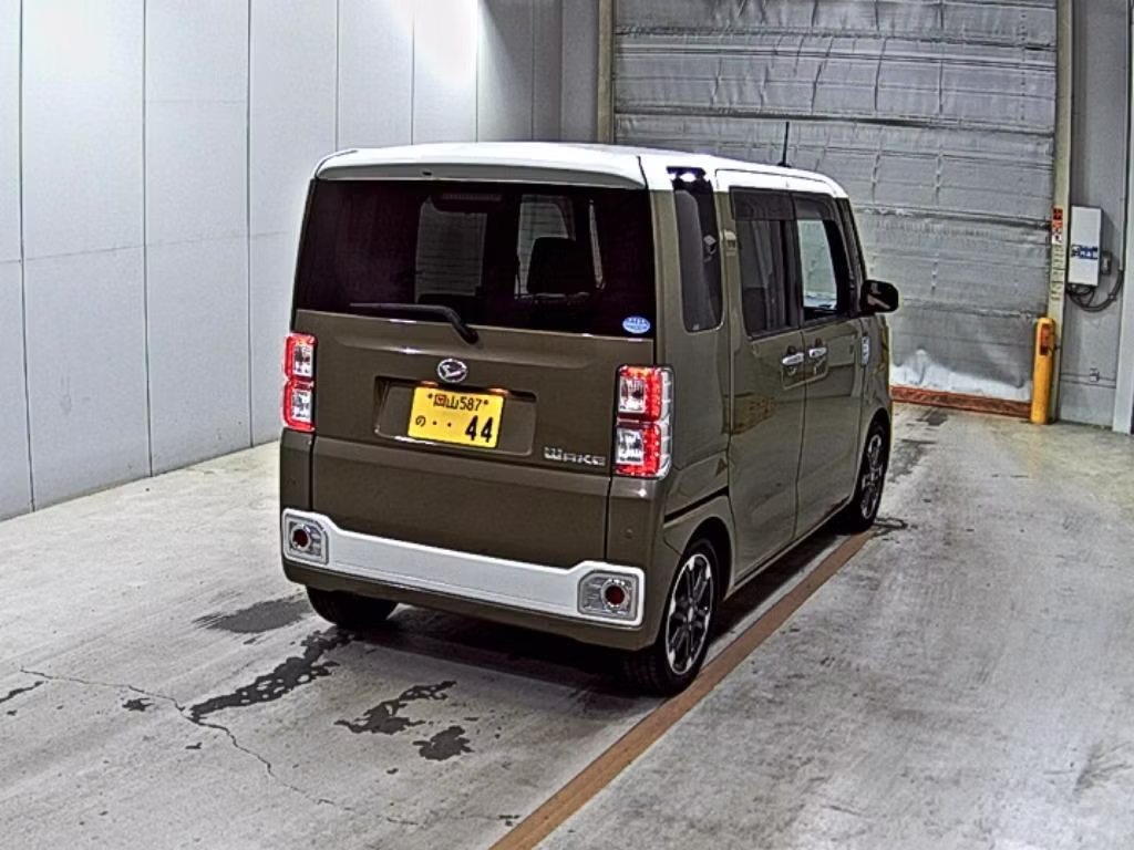 DAIHATSU WAKE