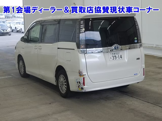TOYOTA VOXY