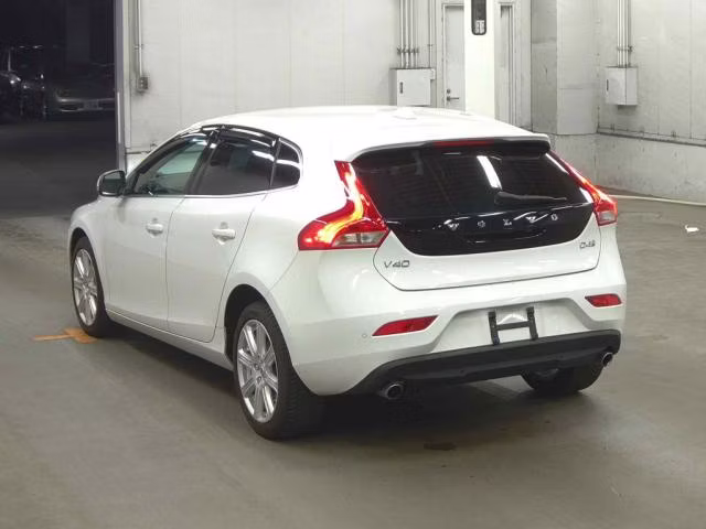 VOLVO V40