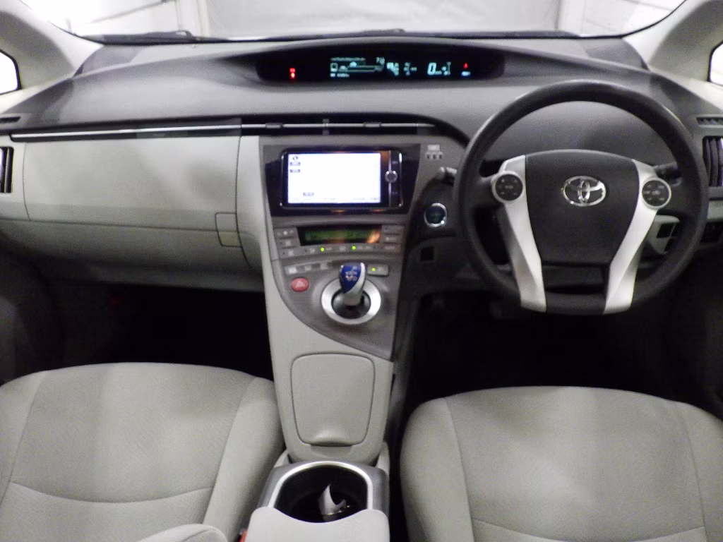 TOYOTA PRIUS