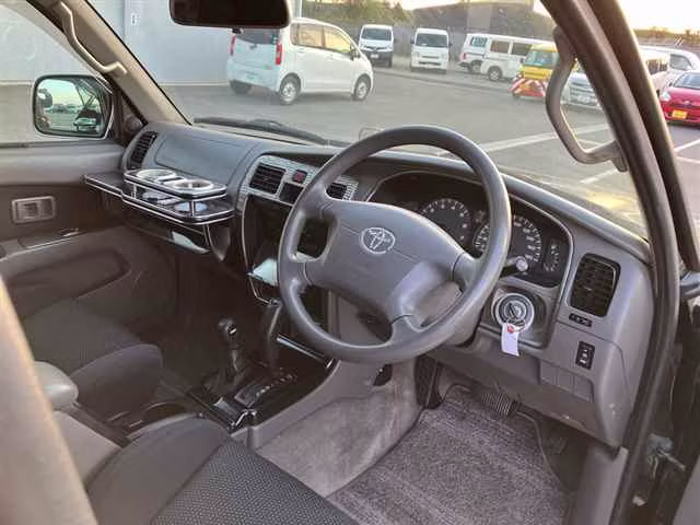 TOYOTA HILUX SURF