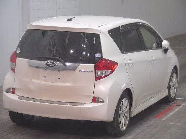 SUBARU TREZIA