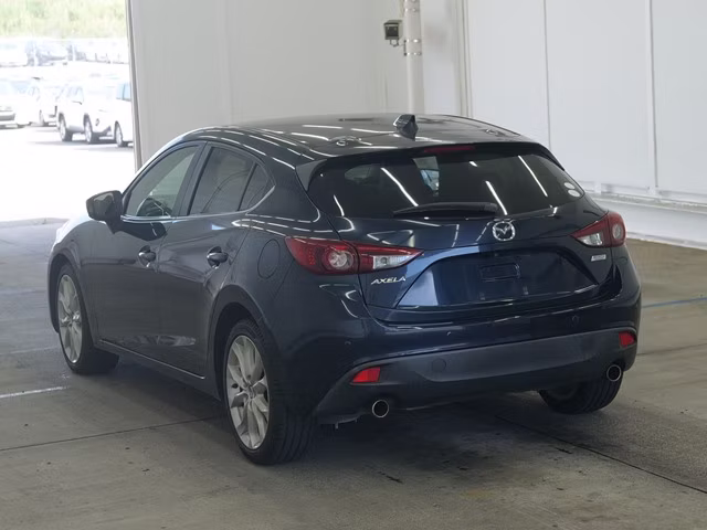 MAZDA AXELA