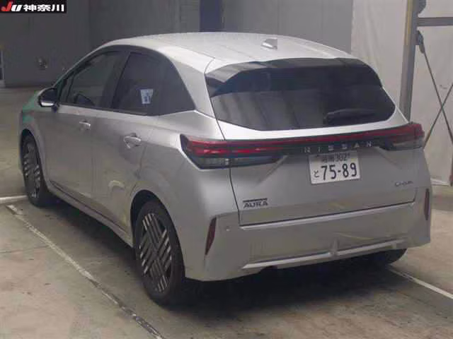 NISSAN AURA
