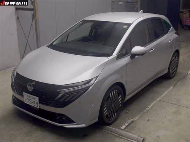 NISSAN AURA