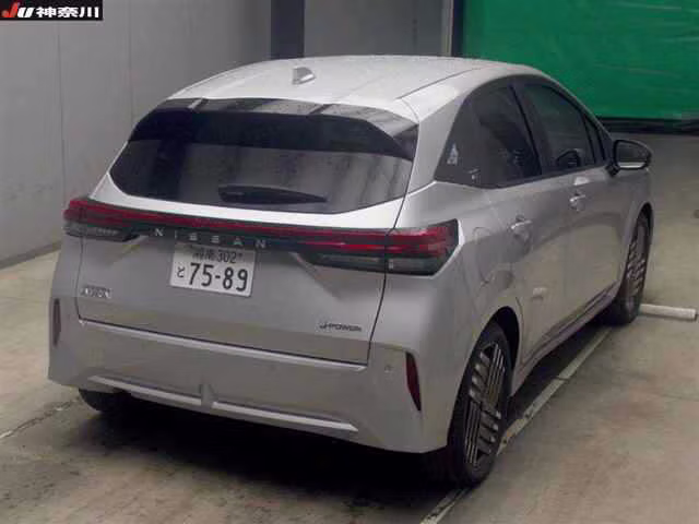NISSAN AURA