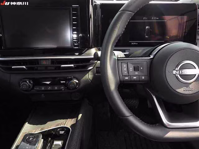 NISSAN AURA