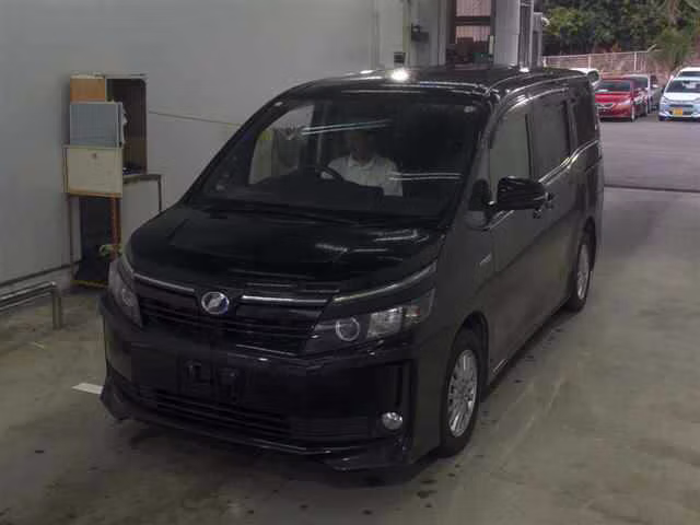 TOYOTA VOXY