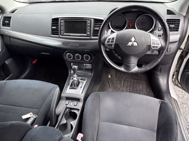 MITSUBISHI LANCER