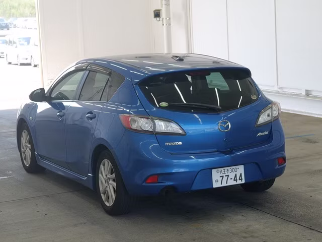 MAZDA AXELA