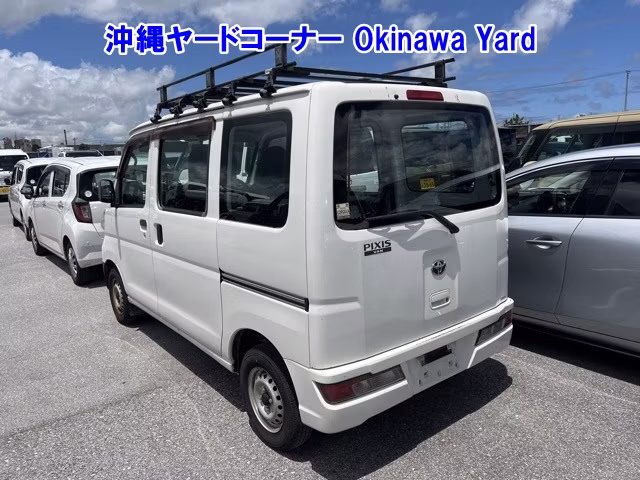 TOYOTA PIXIS VAN