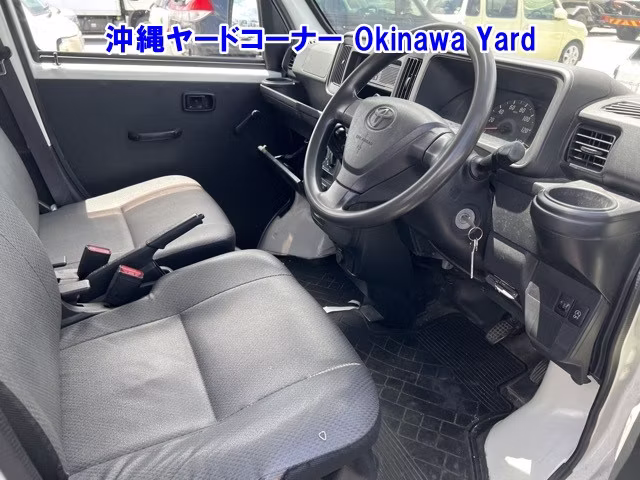TOYOTA PIXIS VAN