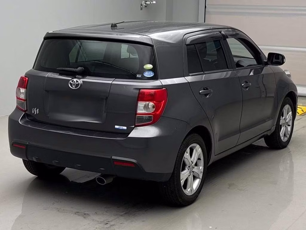 TOYOTA IST