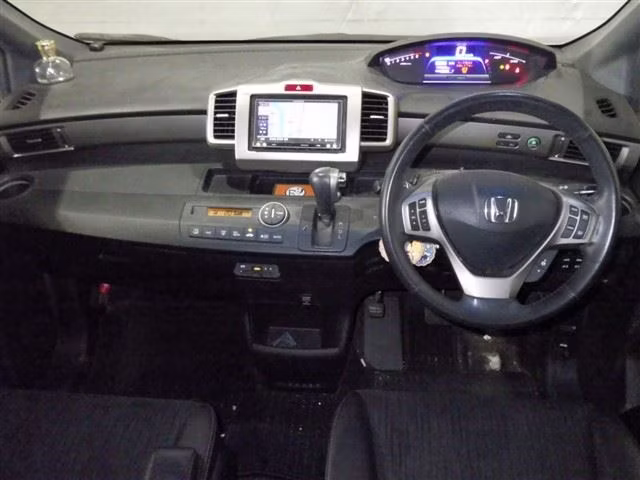 HONDA FREED SPIKE