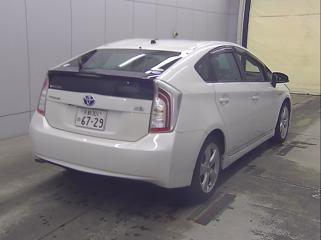 TOYOTA PRIUS