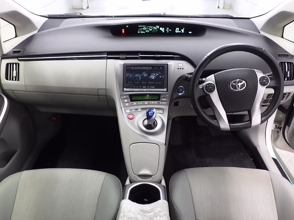 TOYOTA PRIUS