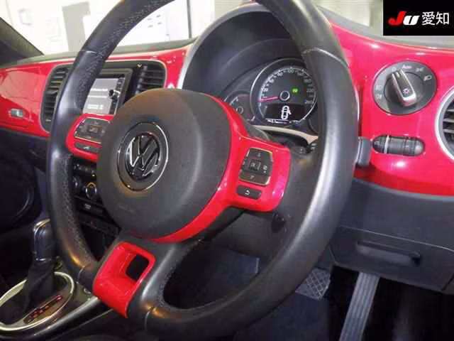 VOLKSWAGEN BEETLE