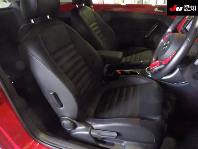 VOLKSWAGEN BEETLE