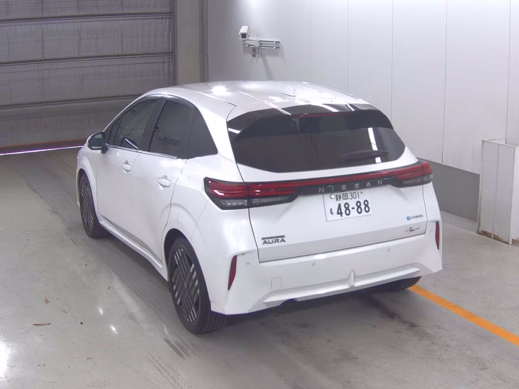 NISSAN AURA