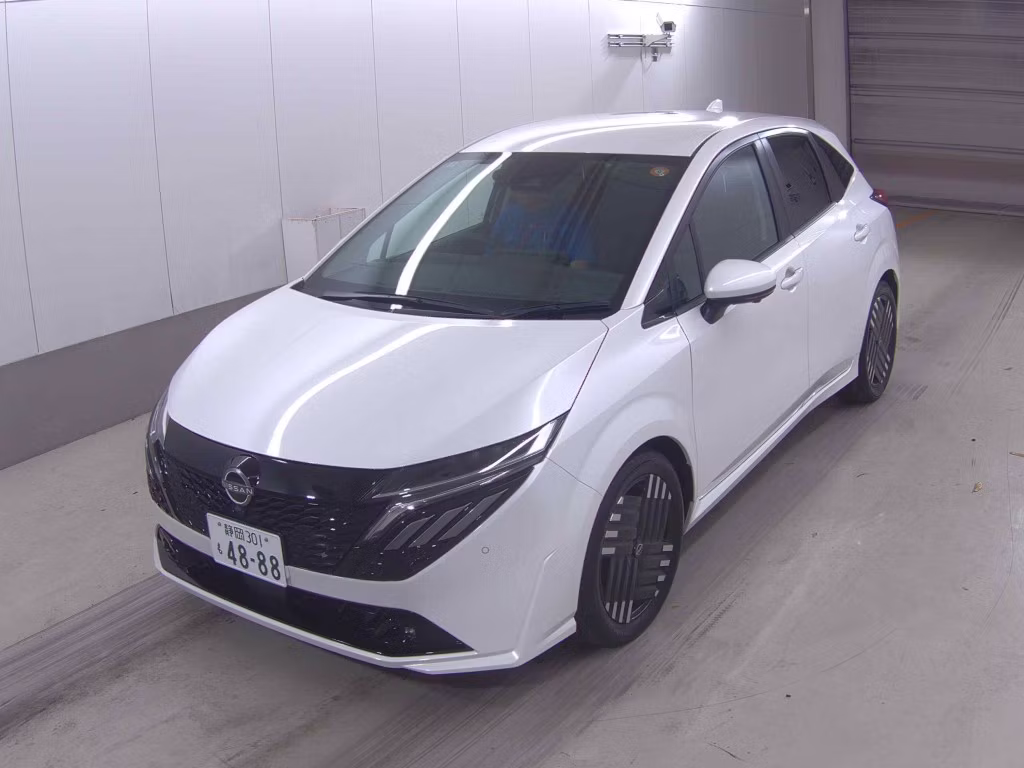 NISSAN AURA