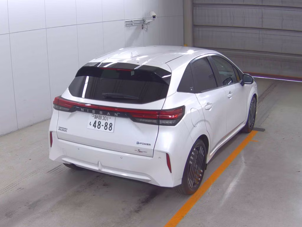 NISSAN AURA