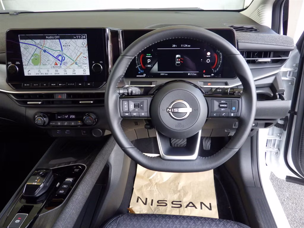 NISSAN AURA