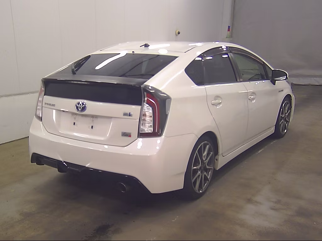 TOYOTA PRIUS